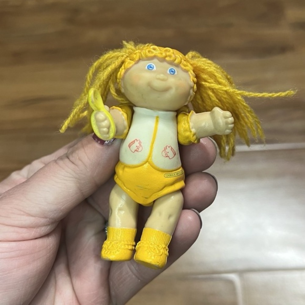 CPK Cabbage Patch Kid Flexible Arms & Legs 3.5" Doll in Yellow‎ with Spoon 1984